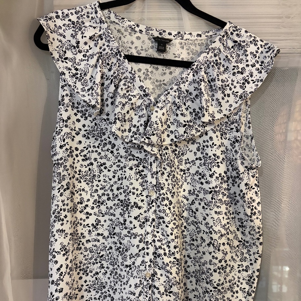 Ann Taylor flowered blouse medium